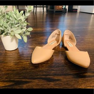 Steve Madden, tan flats. So cute dress up or casual.
